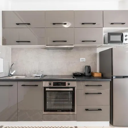 Apartman Polikseni *
